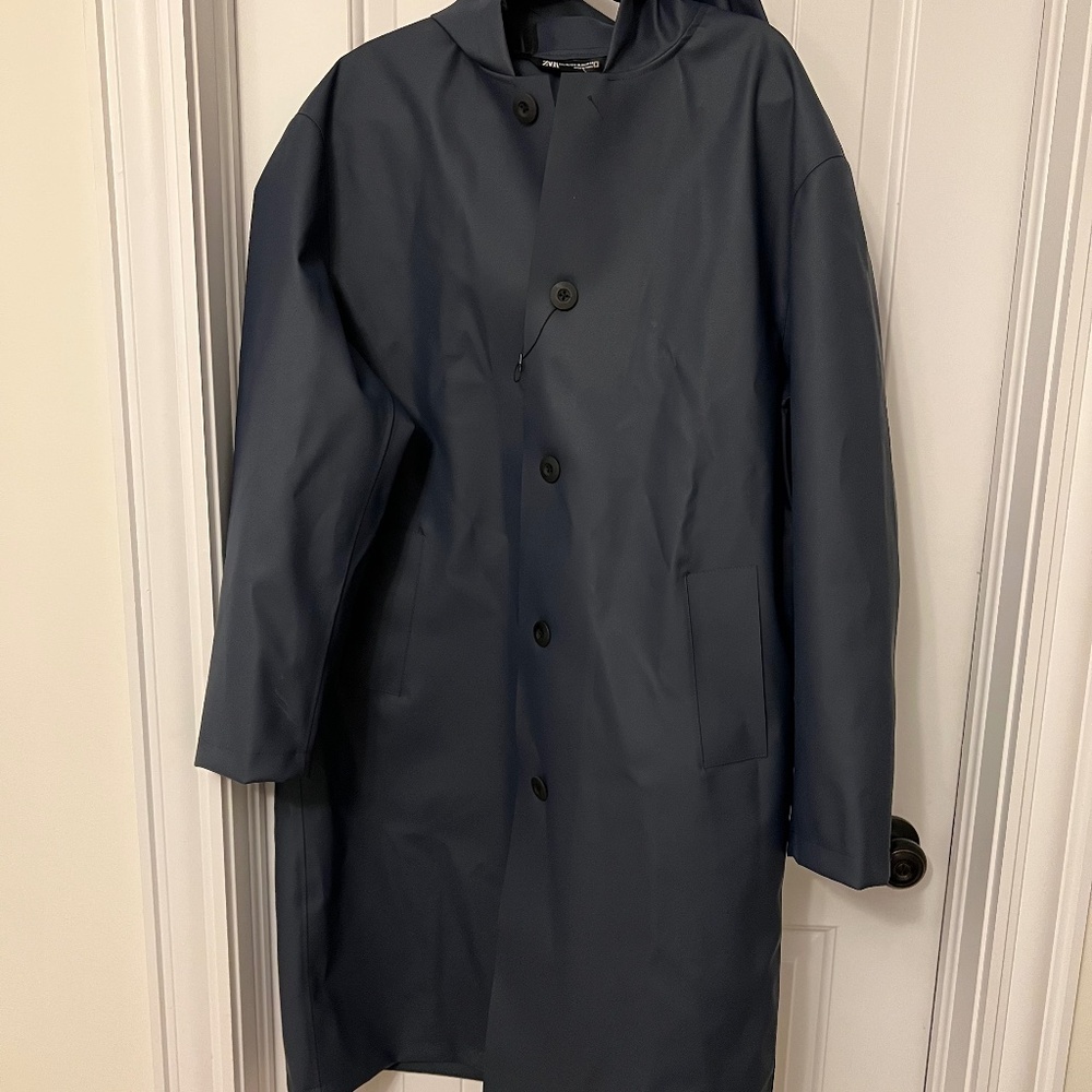 Zara men’s long navy raincoat with hood NWOT